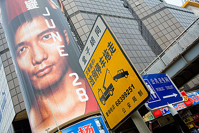 公交车上的诗请和小诗的背景故事背景介绍｜公交车上诗意涌动：城市风景线中的文学魅力-4