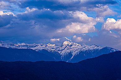 免费观看av｜网络免费成人内容的法律与道德挑战引发关注-4