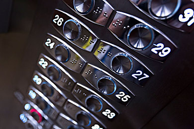 美女脱光衣服的软件｜衣橱谜题解密：美女脱衣寻真相游戏体验-3