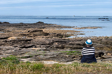 泳衣憋了几小时尿夹腿｜夏日泳池尴尬解密：泳衣憋尿难题与应对攻略-1