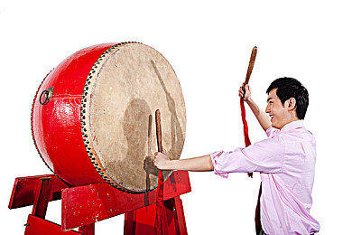 三上悠亚av｜成人影视热议引发女性自主与社会观念冲突-3