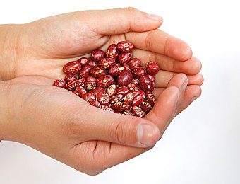 车上拨开内裤进入内内｜公交内裤被拨事件引发隐私担忧，呼吁加强公共交通安全-3