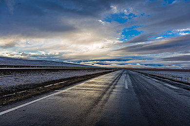 男女扑克又疼又叫的游戏｜“又疼又叫”的“男女扑克”游戏走红，年轻人社交新宠引发社会关注-4