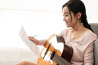 小嫩模无套内谢第一次小说｜都市生活养成：嫩模冒险之旅，解锁梦想无限可能-2