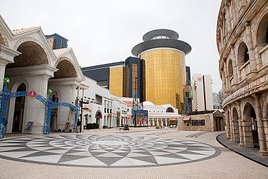 我被两个黑人玩得站不起来的游戏｜西部狂潮竞技场，黑人双雄挑战极限-2