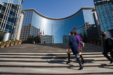 黄色下载并安装｜网络平台黄色内容下载事件引发社会关注：隐私泄露、青少年成长受威胁，监管漏洞亟待修复-5