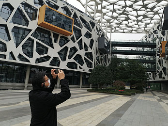 中国裸体猛男Gαy自慰｜“中国社交裸体自慰视频引发热议：道德冲突与法律边界”-3