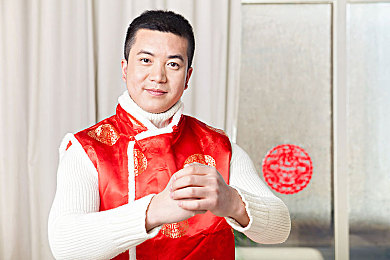 三上和结弦出差｜商界精英三上和结弦：出差足迹映照商业智慧与魅力