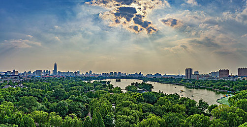 贵妃直播｜贵妃直播：穿越古代宫廷，打造个人才艺盛宴，互动体验新潮流-1