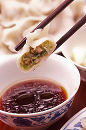 美女脱衣服app｜视觉狂欢，社交互动：揭秘“脱衣”游戏新潮流-4