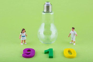 女性脱 给我揉 网站｜“低俗网站引发舆论风暴：女性脱衣揉捏服务涉嫌违法，网络监管亟待加强”-2