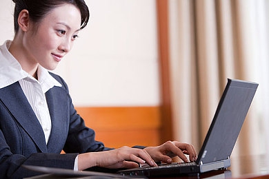 JuliaAnn丝袜大战黑人｜时尚丝袜激战街头，策略对决力量巅峰-2