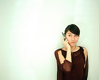 973商务旅行戴绿色帽子｜“绿色误会引发社会热议：隐私保护与和谐共融的反思之旅”-2