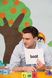 ai明星造梦工厂｜AI明星造梦工厂引领娱乐产业变革：智能造星时代来临，伦理与机遇并存-1