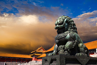 娇妻与行长卧室激情｜银行行长激情事件：隐私冲突与公众形象挑战-3