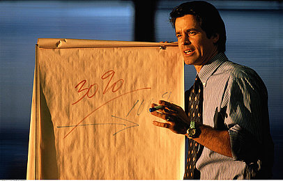 大象传媒2023年人口｜大象传媒2023：年轻化驱动，多领域布局，创新引领未来-2