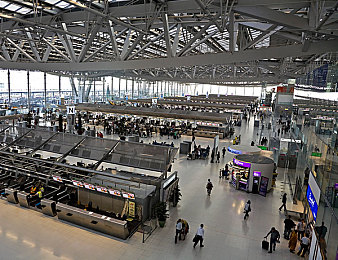 18+触摸手游｜探索18+手游新纪元：争议与机遇并存-1