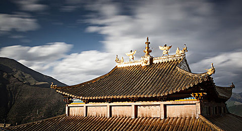 one77app致敬韩寒特色｜One77app致敬韩寒：文学与游戏新体验，重温经典之作-5