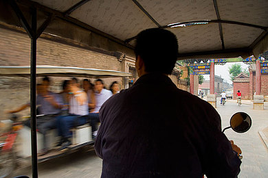 玩弄田径体育生裆部H|高校田径生遭围攻:校园暴力事件引关注,呼吁杜绝不尊重行为-2
