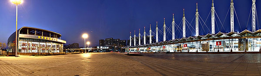 女方用嘴巴吃鸡的吉尼斯世界纪录|极限美食挑战:女选手破纪录吃鸡大作战-3