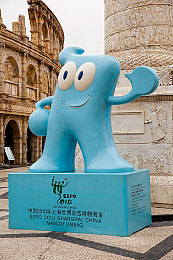 公厕小伙子打飞1169｜公共厕所惊现神操作，硬币“飞越”1169米引网友热议-4