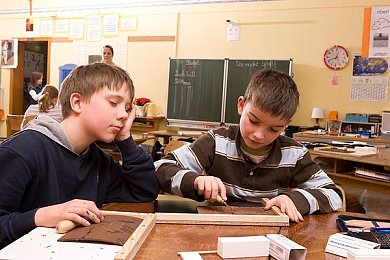 阿胶与陈冠希照片｜千年滋补新时尚，陈冠希演绎跨界盛宴-3