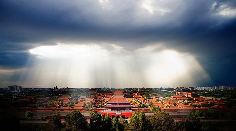 女生不穿衣服的软件｜“‘女生不穿衣服’软件引发热议：低俗名称引争议，网络内容监管亟待加强”-1