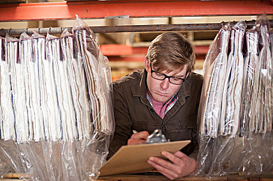 男生和女生一起差差差App|创新社交平台“男生和女生一起差差差App”走红,趣味互动助力性别平等交流-2