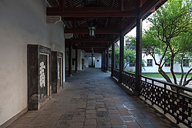 男生把困困放到女生困困里|校园宠物风波引关注:未成年人保护刻不容缓,共筑和谐成长环境-5