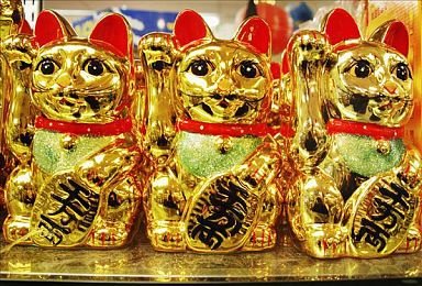 ysl口红水蜜桃色号7766｜YSL口红新色号7766水蜜桃色调受热捧，美妆界潮流色彩引领风尚-5